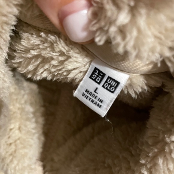 💥$11 - UNIQLO Tan Teddy Sherpa Jacket - Picture 2 of 2